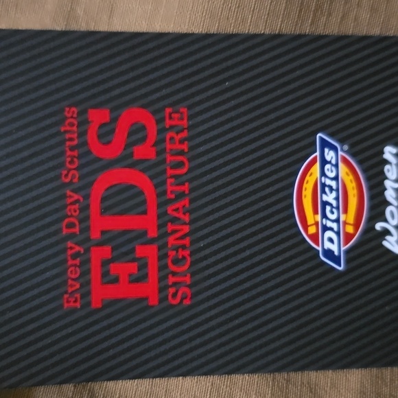 Dickies Everyday Scrub Signature  ⁷V-Neck 2 Pocket Scrub Top NWT X- Small - Picture 9 of 9